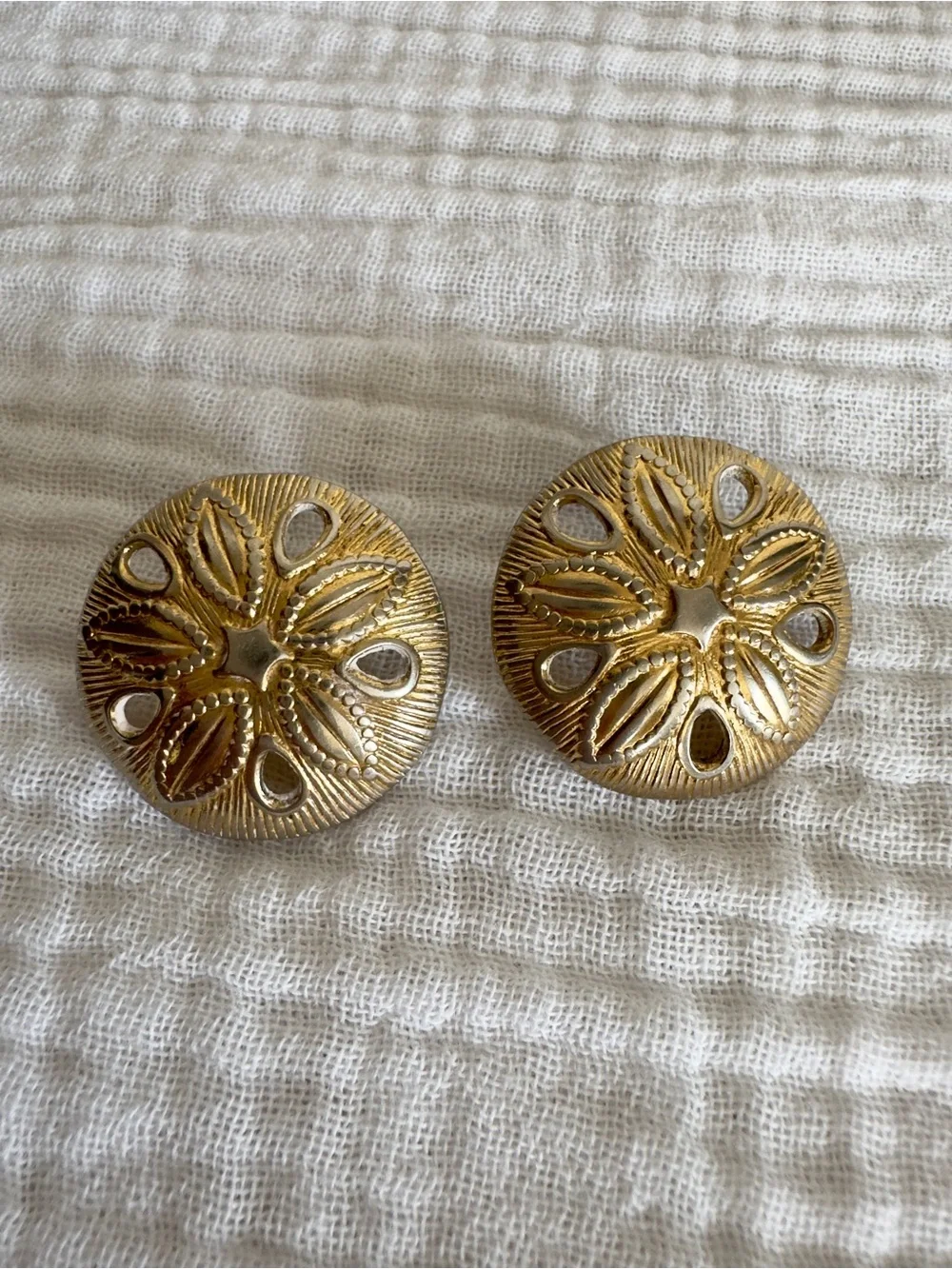 Vintage Avon Sand Dollar Earrings